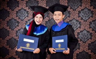 Photo wisuda Dalam Ruangan